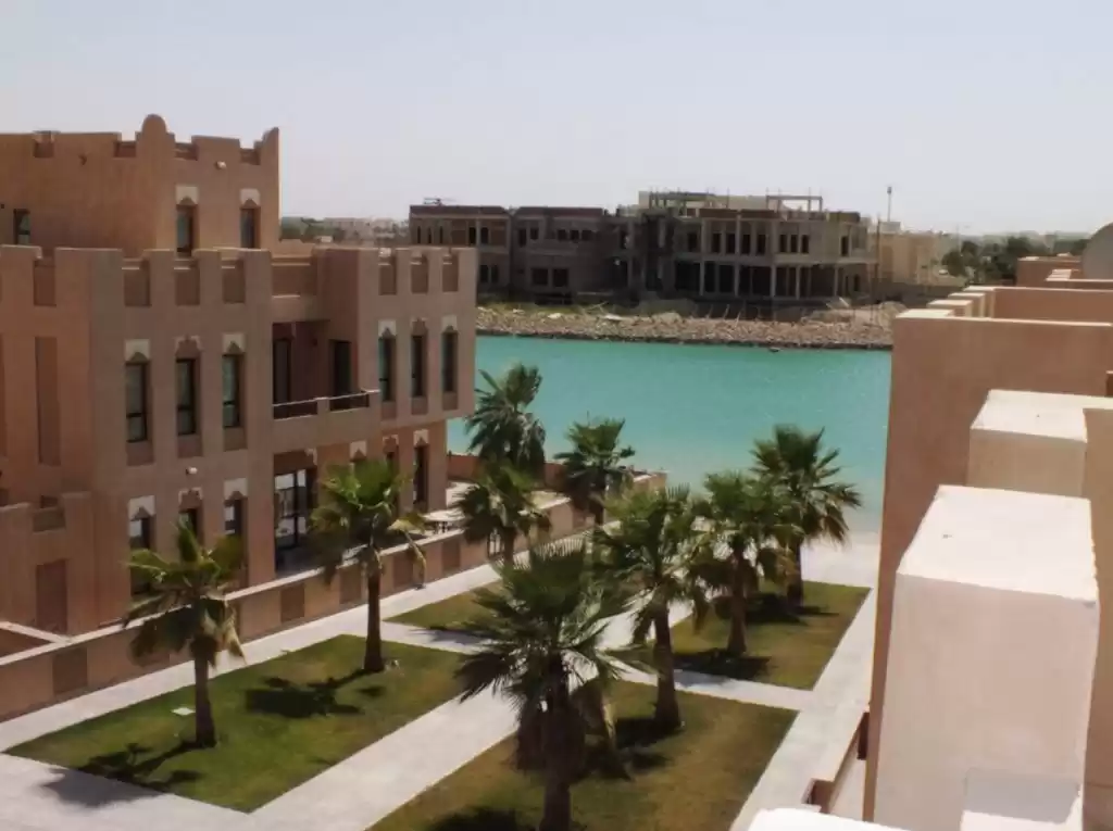 Residencial Listo Propiedad 4 habitaciones S / F Villa en Compound  alquiler en al-sad , Doha #8164 - 1  image 